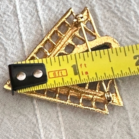 Chevron Brooch Pin Art Deco Revival Black Faux Stone Gold ToneTriangle 0670 P - Picture 3 of 8